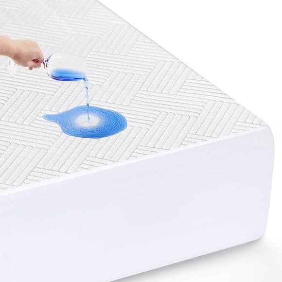 Queen Size Waterproof Bamboo Mattress Protector - Picture 1 of 8